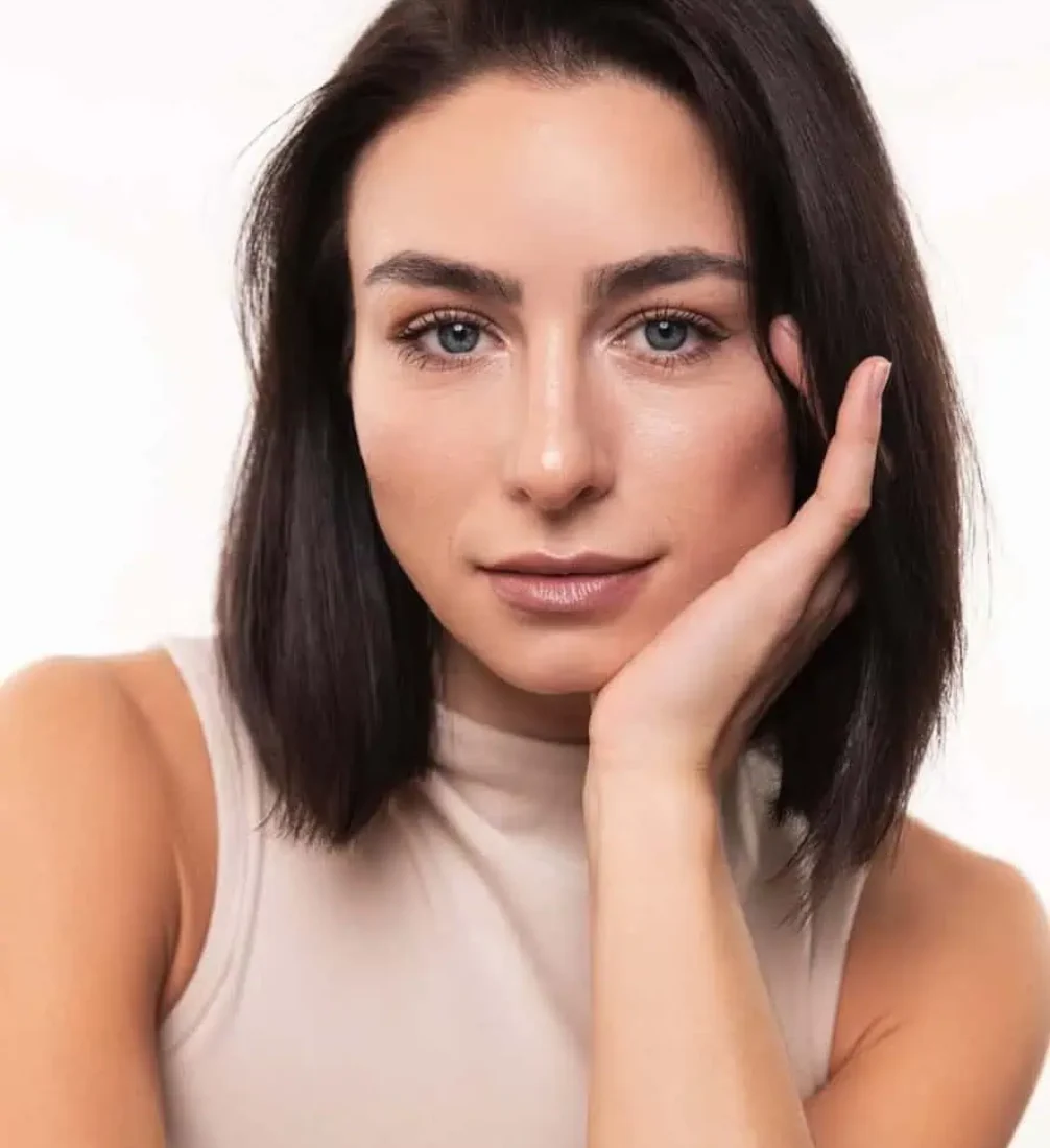patricia-portraet-frontal-hand