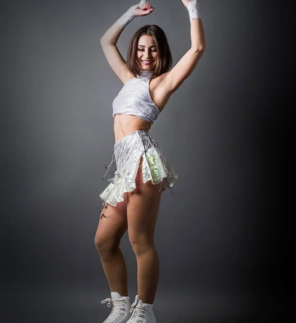 patricia-pose-eiskunstlaufen-tanzen-weiss
